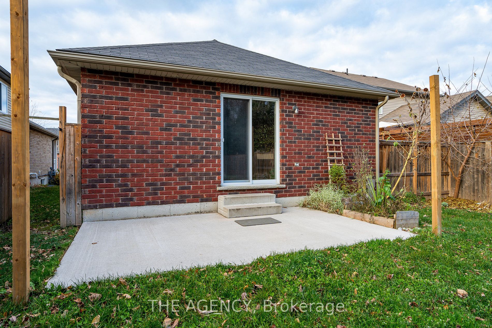 10 Lynden St