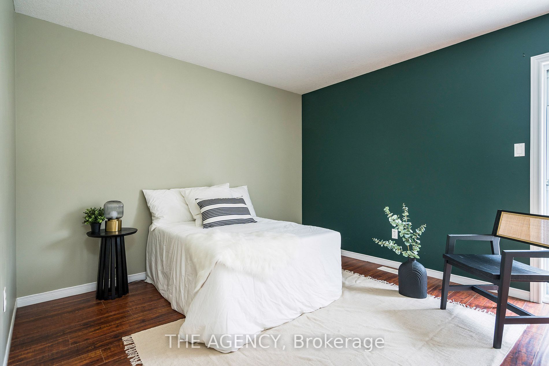 10 Lynden St