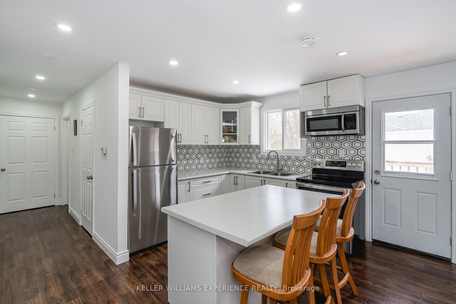 200 Ferndale Dr N