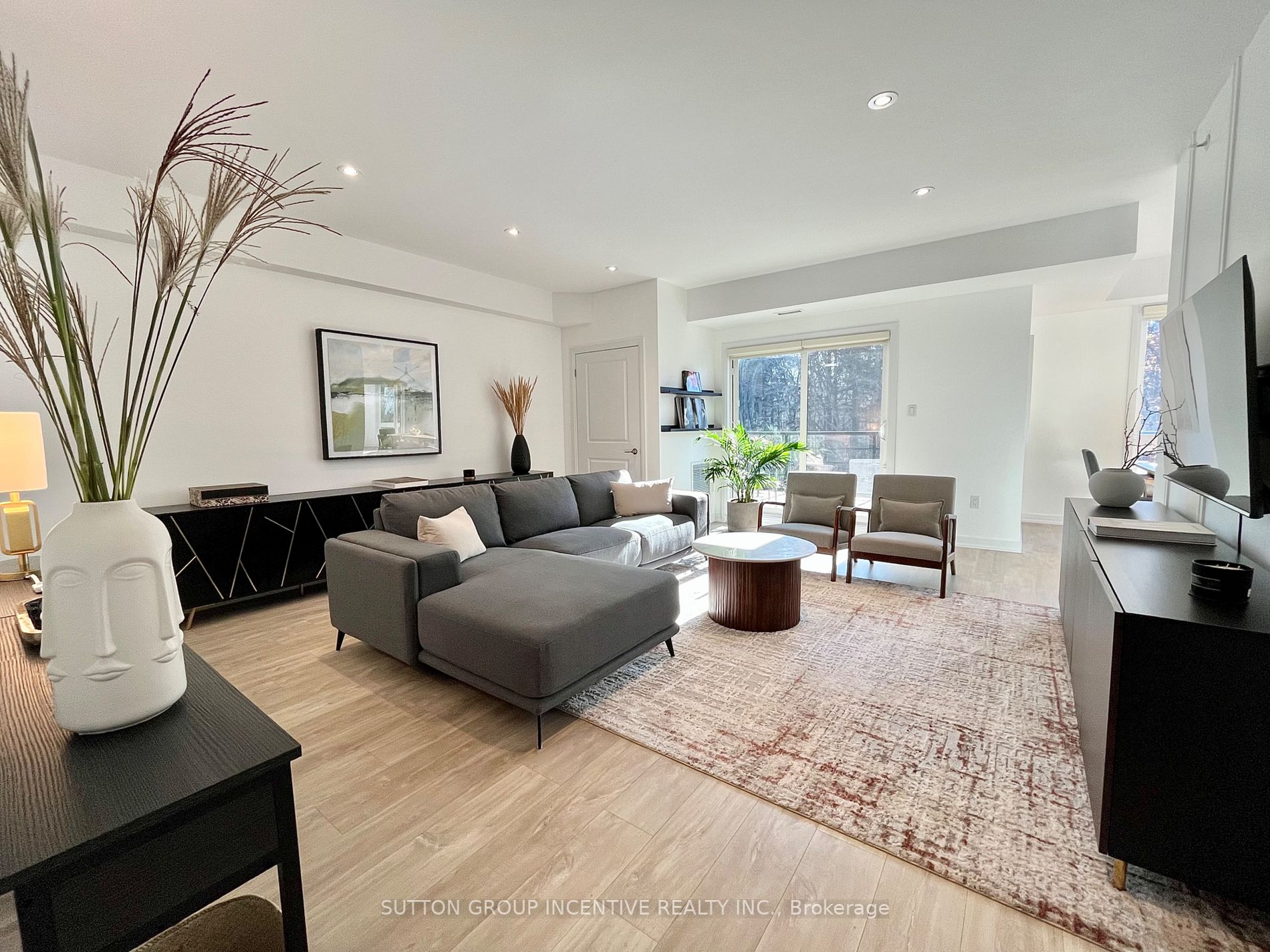 304 Essa Rd, #614