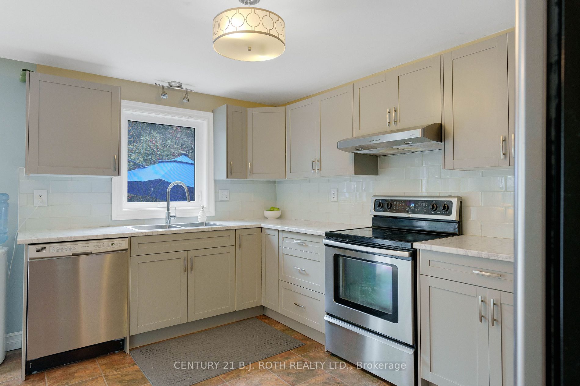47 Irwin Dr
