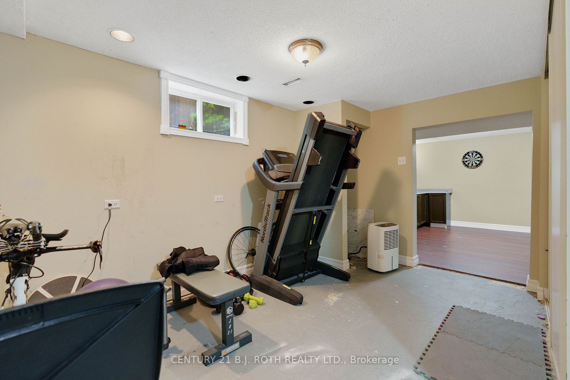 47 Irwin Dr