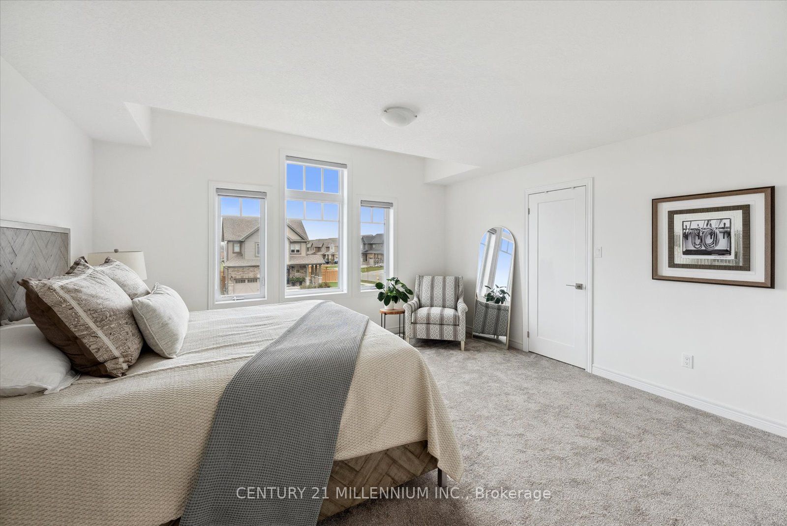 16 Bassett St
