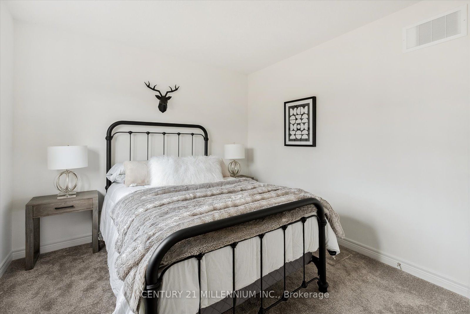 16 Bassett St