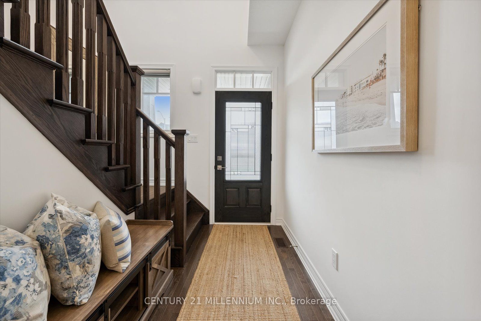 16 Bassett St