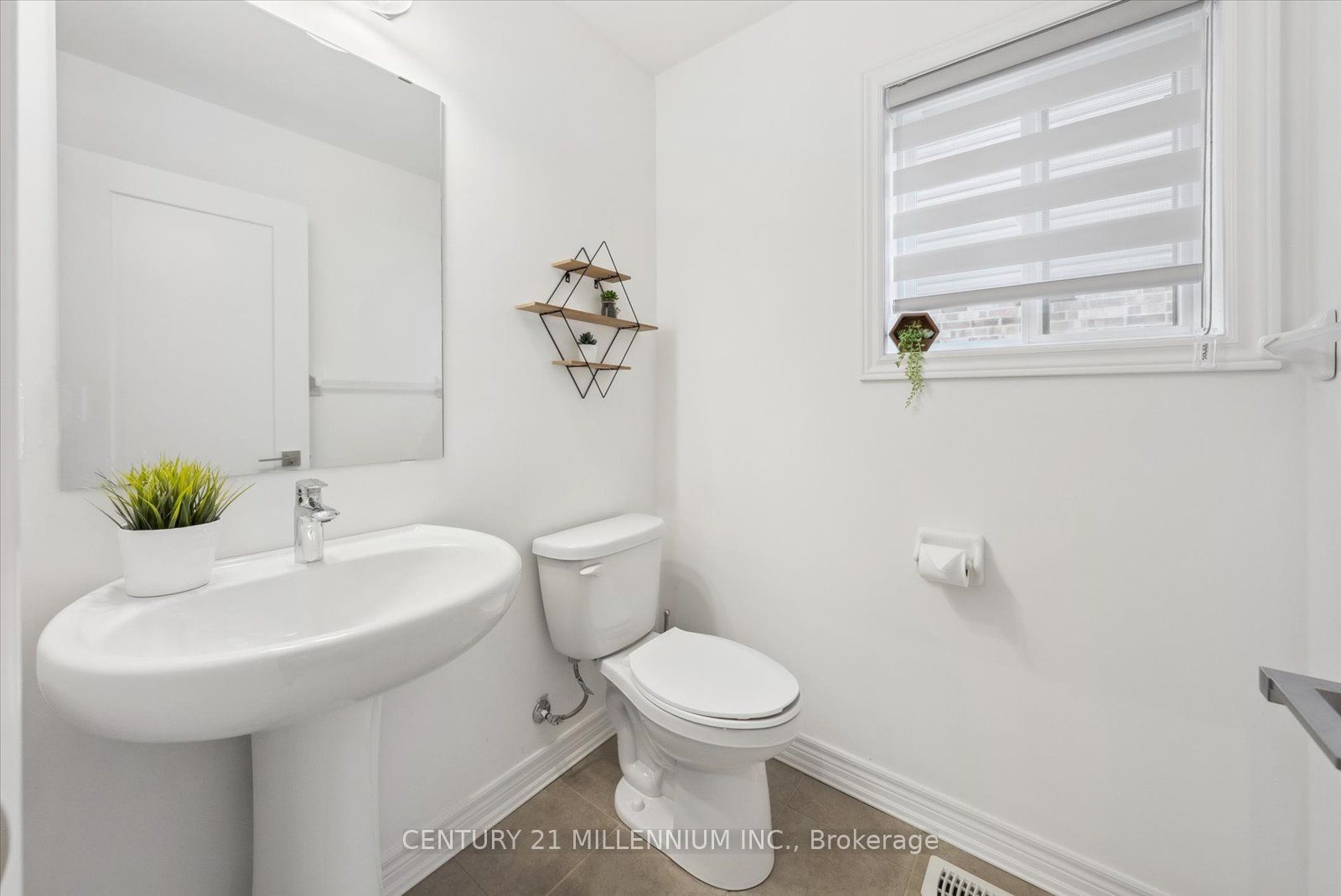 16 Bassett St