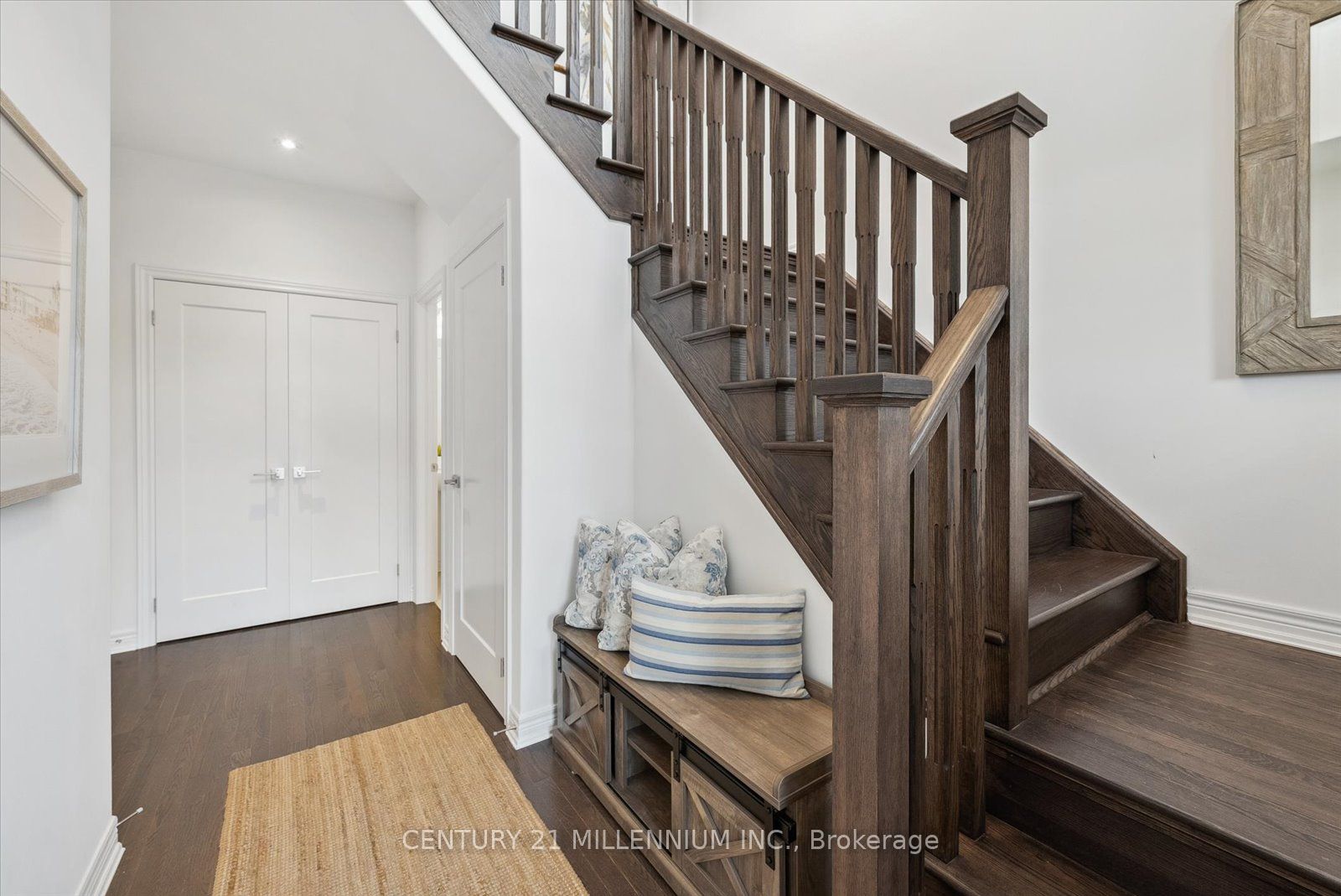 16 Bassett St