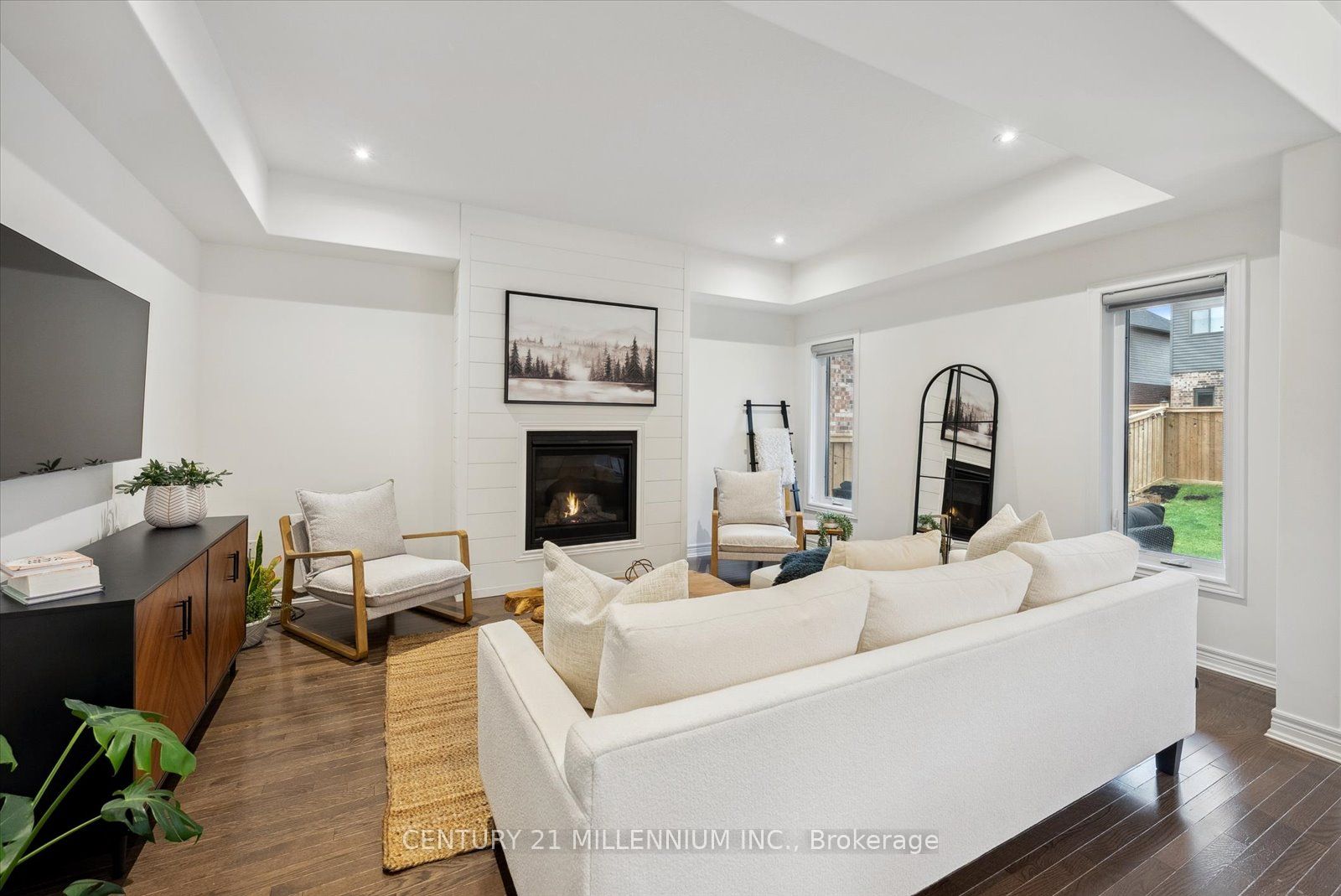 16 Bassett St