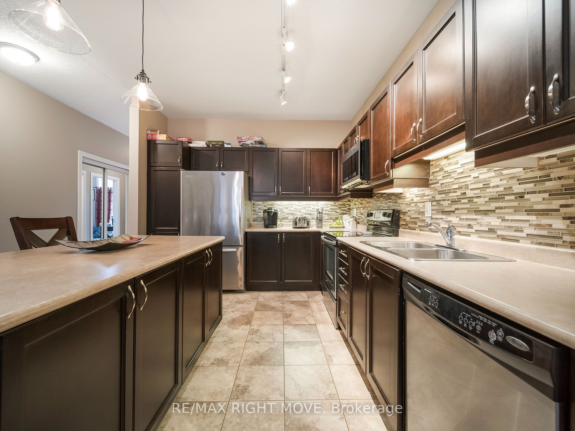 3 Canterbury Circ