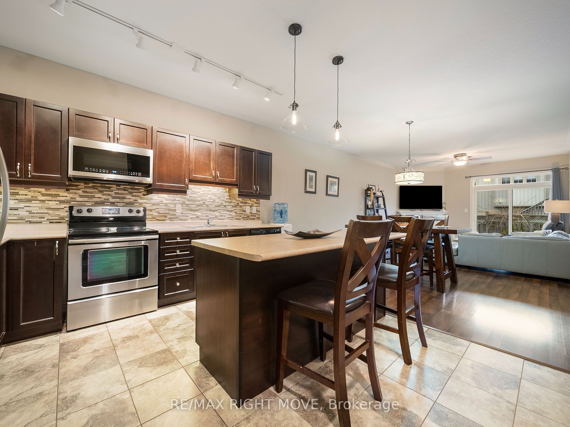 3 Canterbury Circ