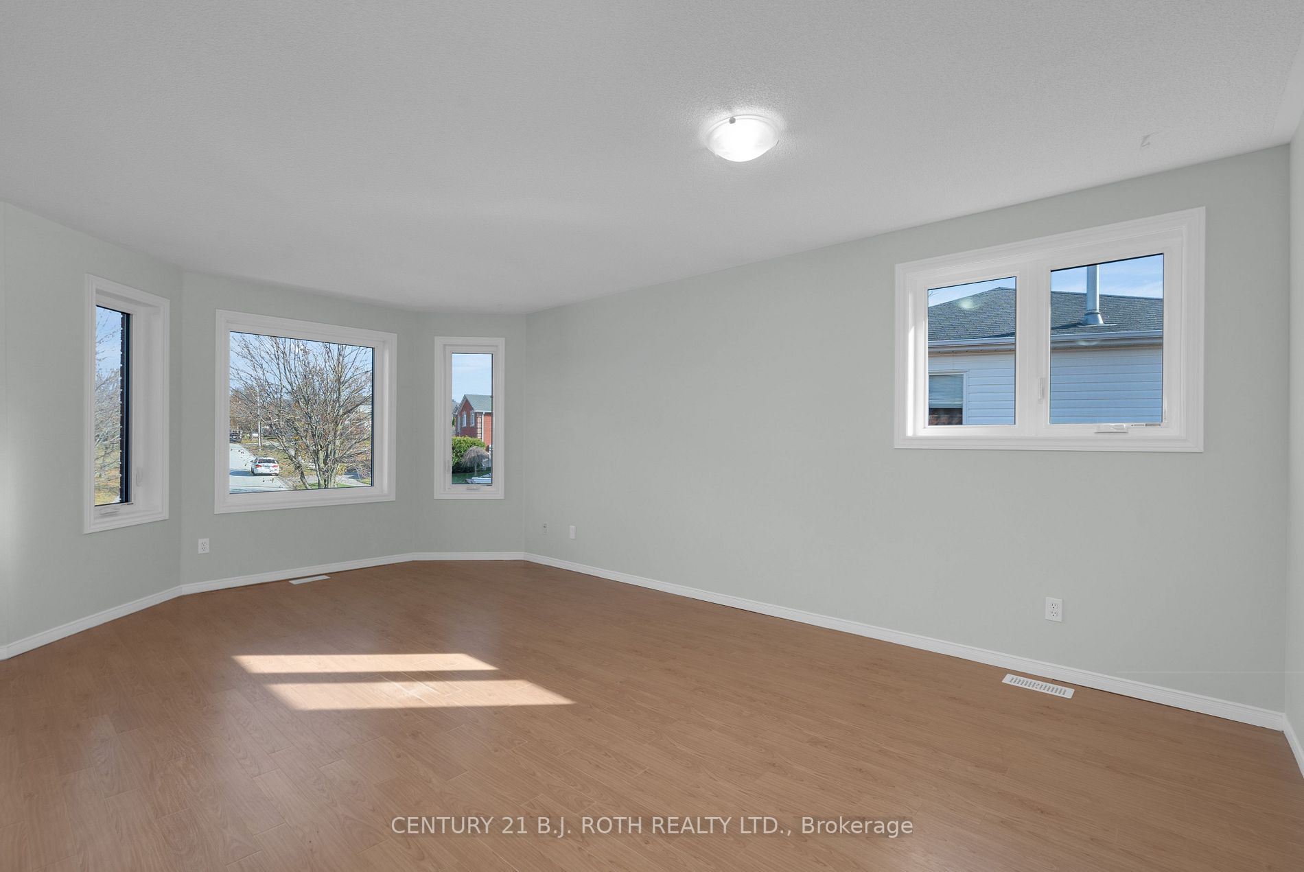 10 Selkirk Cres