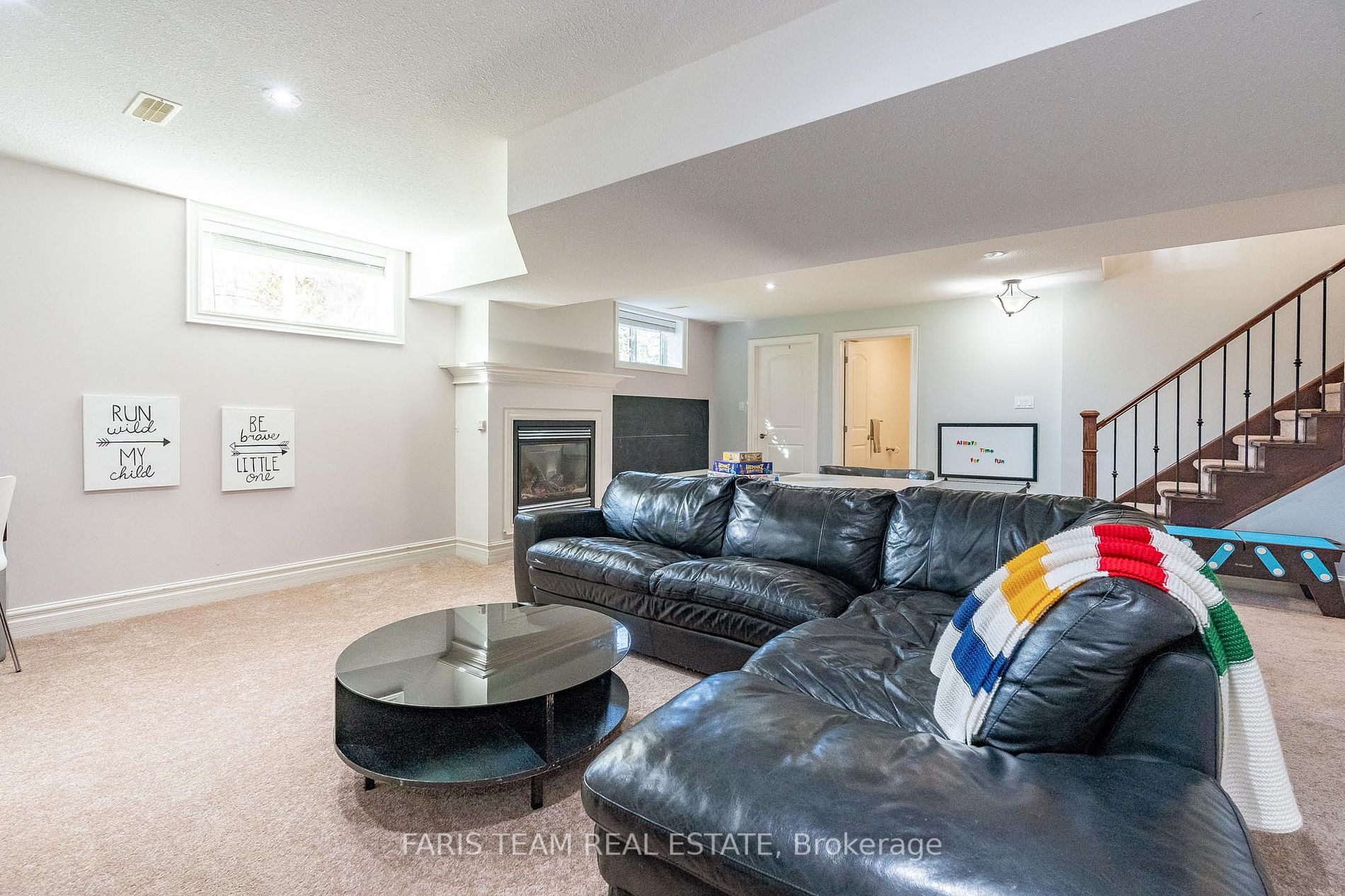 25 Red Oak Cres