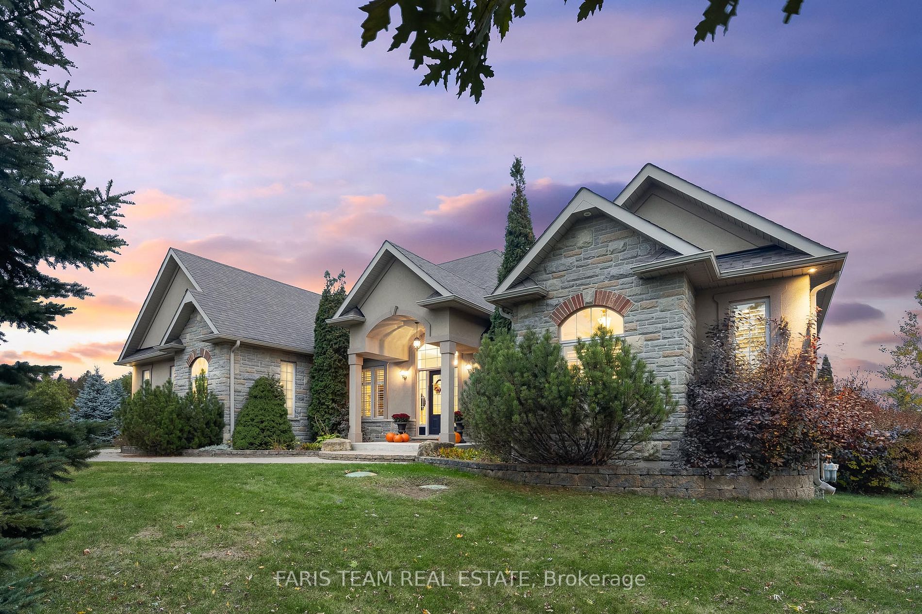 25 Red Oak Cres