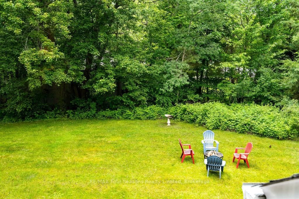 2 Woodview Dr E