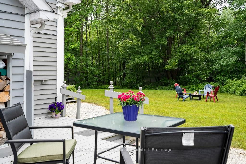 2 Woodview Dr E