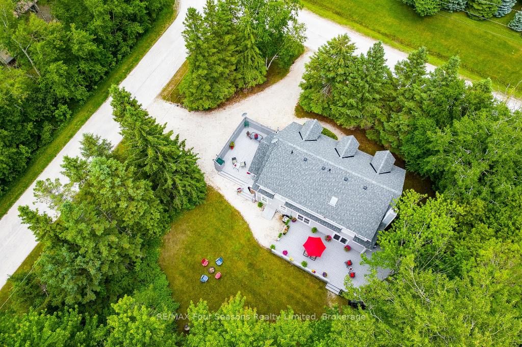 2 Woodview Dr E