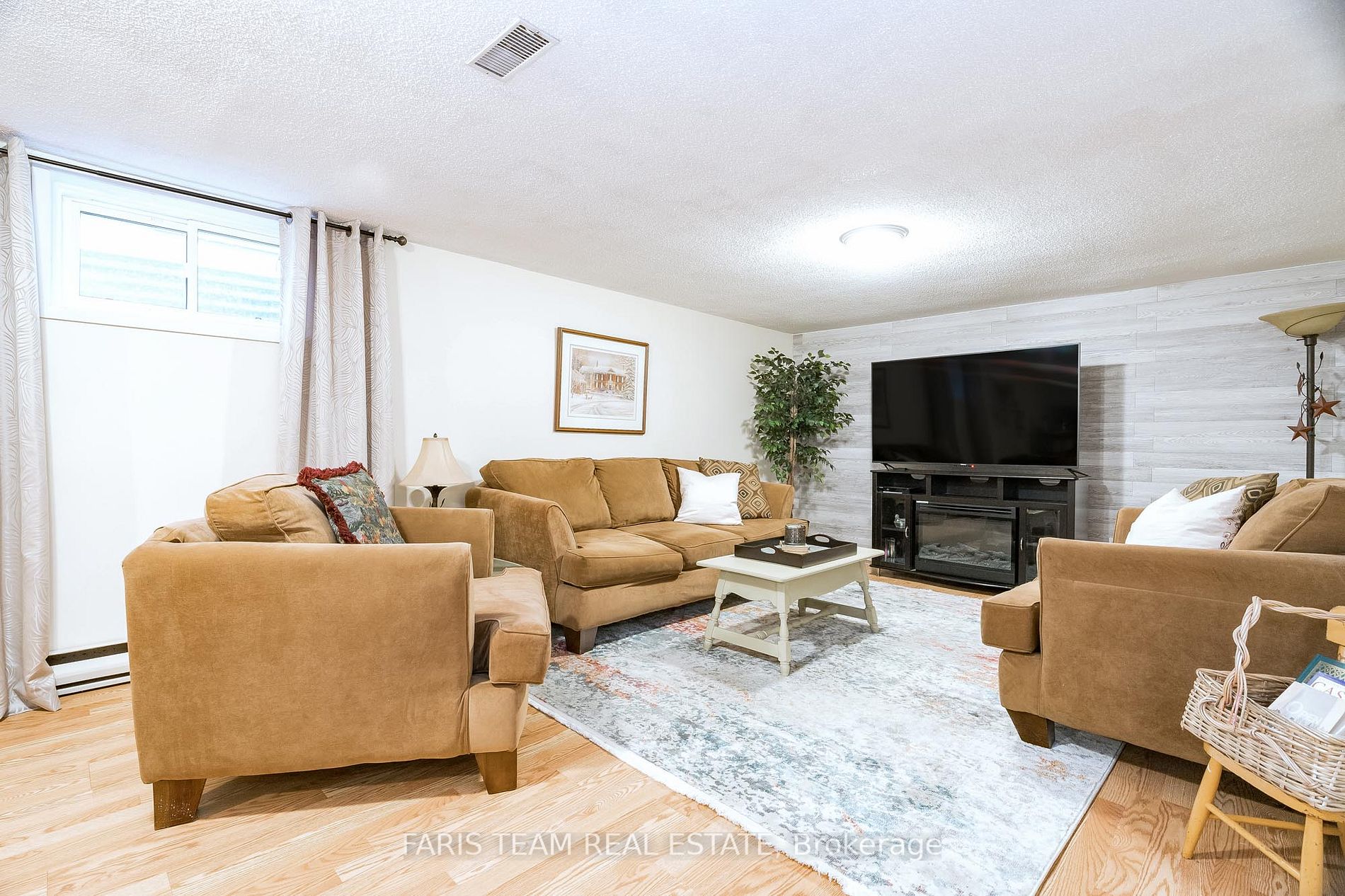860 Birchwood Dr