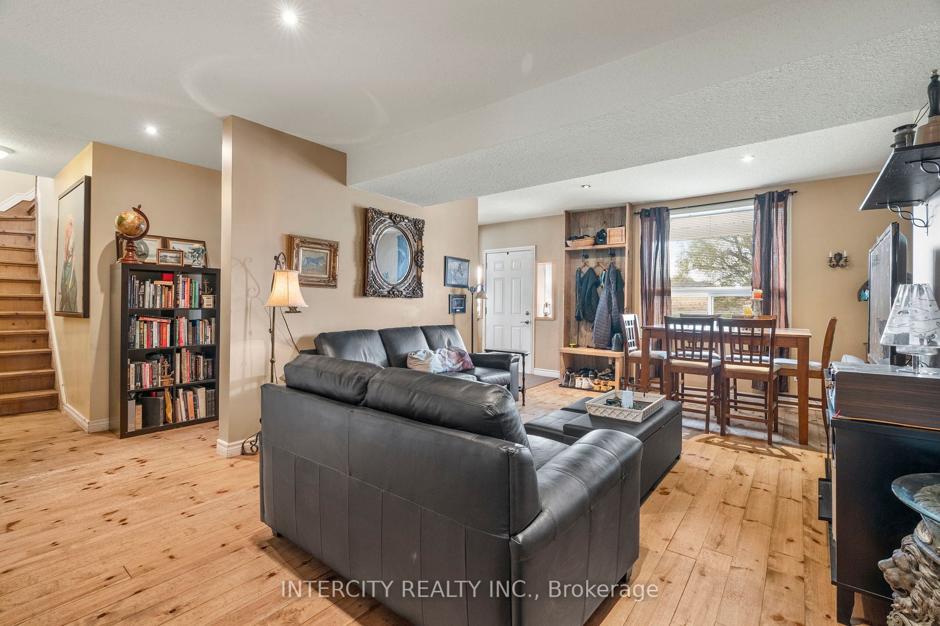 951 Penetanguishene Rd