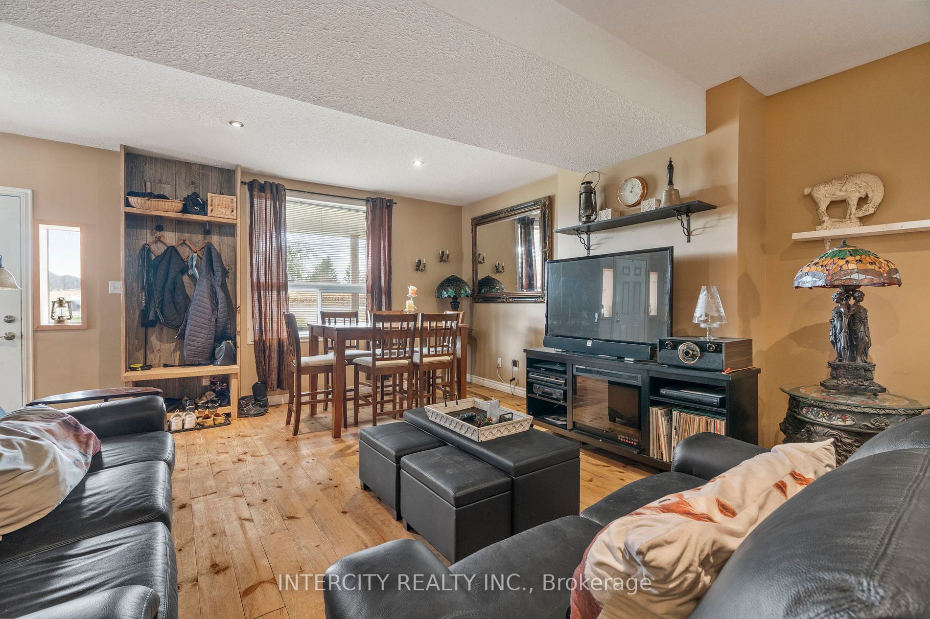 951 Penetanguishene Rd