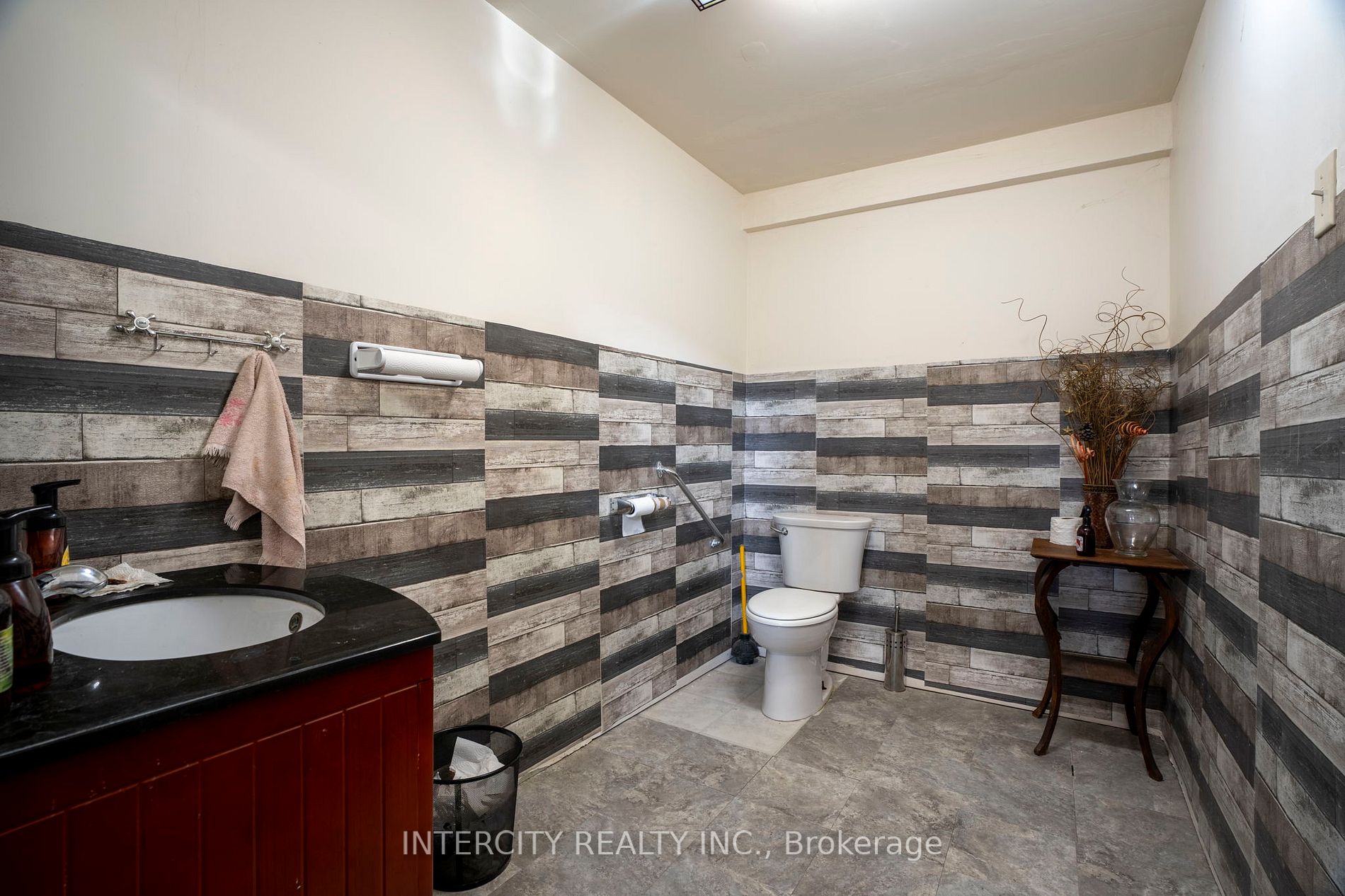 951 Penetanguishene Rd
