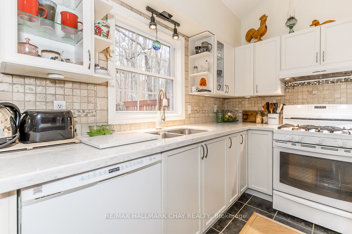 66 Huronwoods Dr