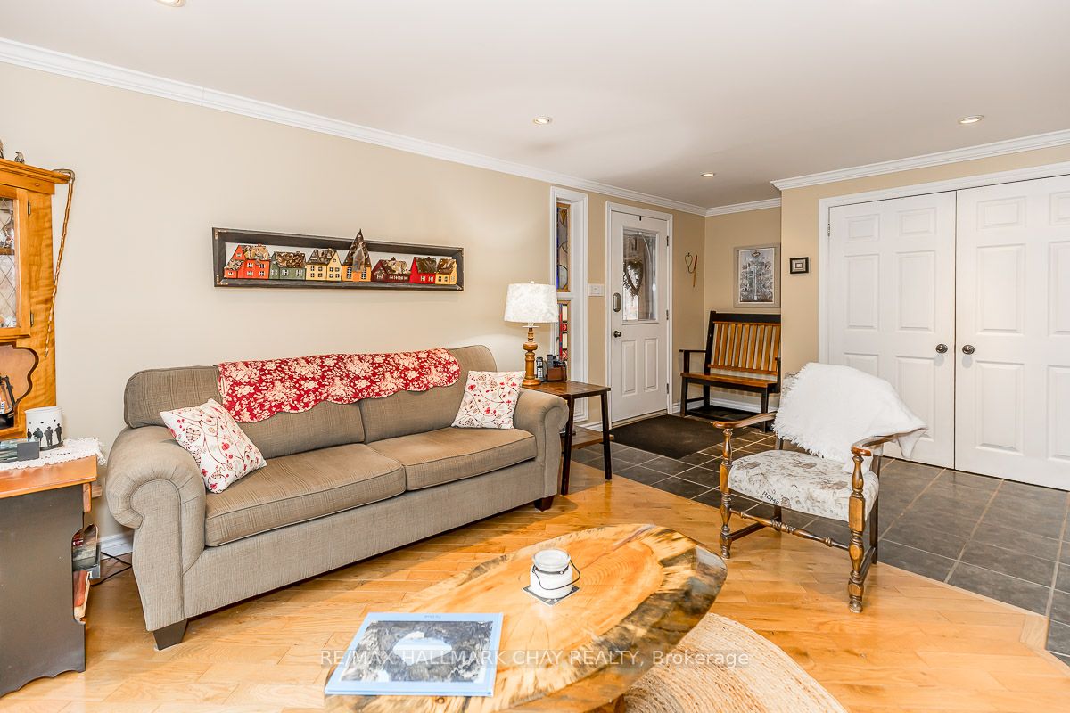 66 Huronwoods Dr