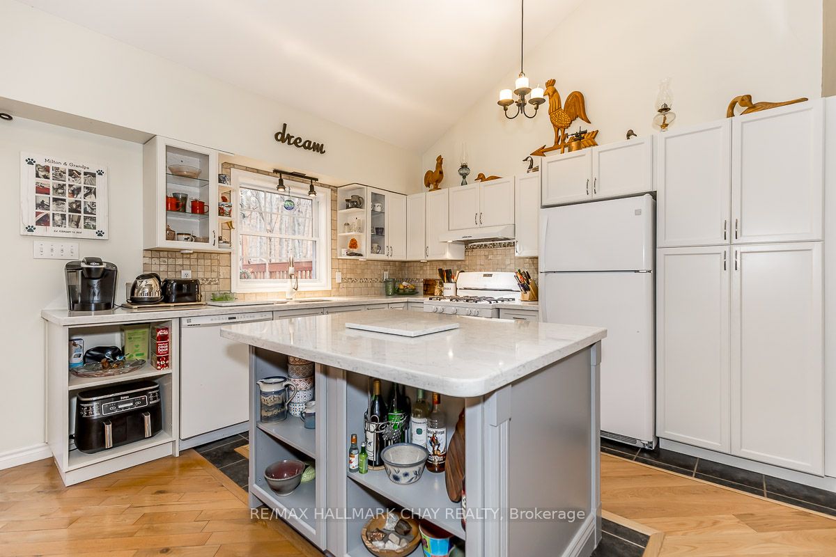 66 Huronwoods Dr