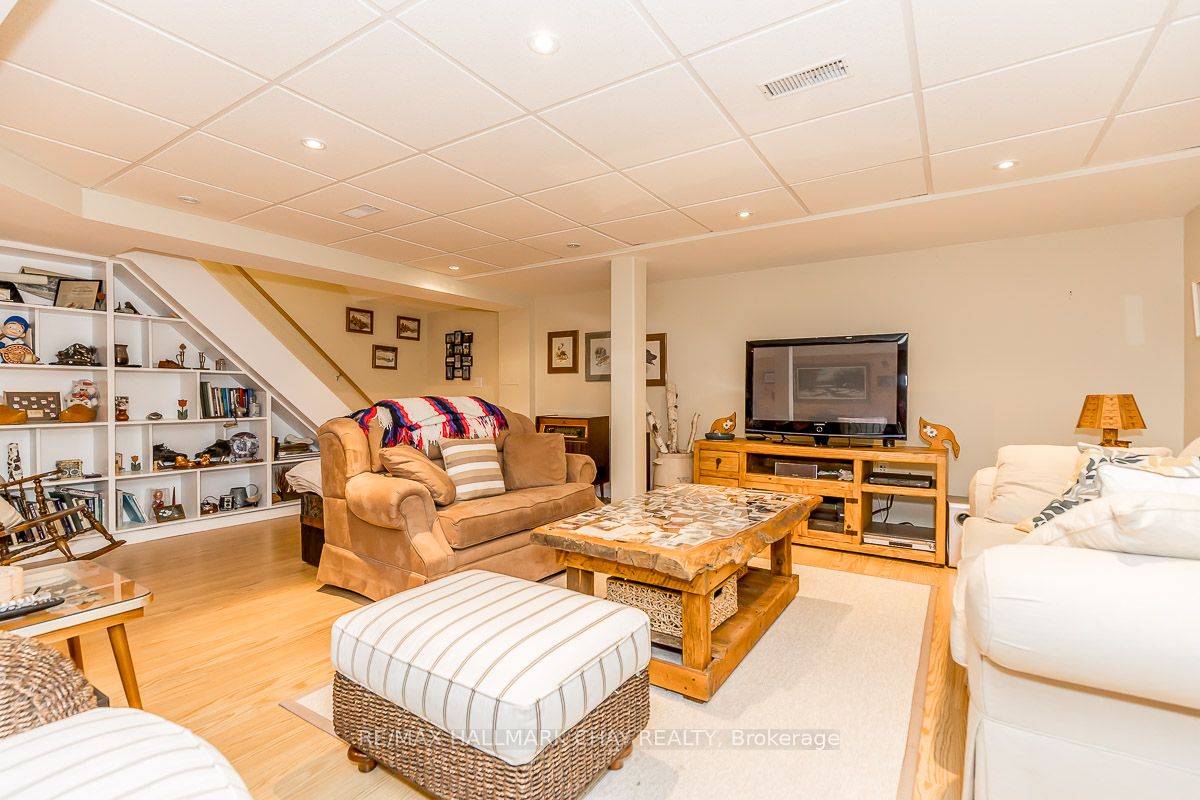66 Huronwoods Dr