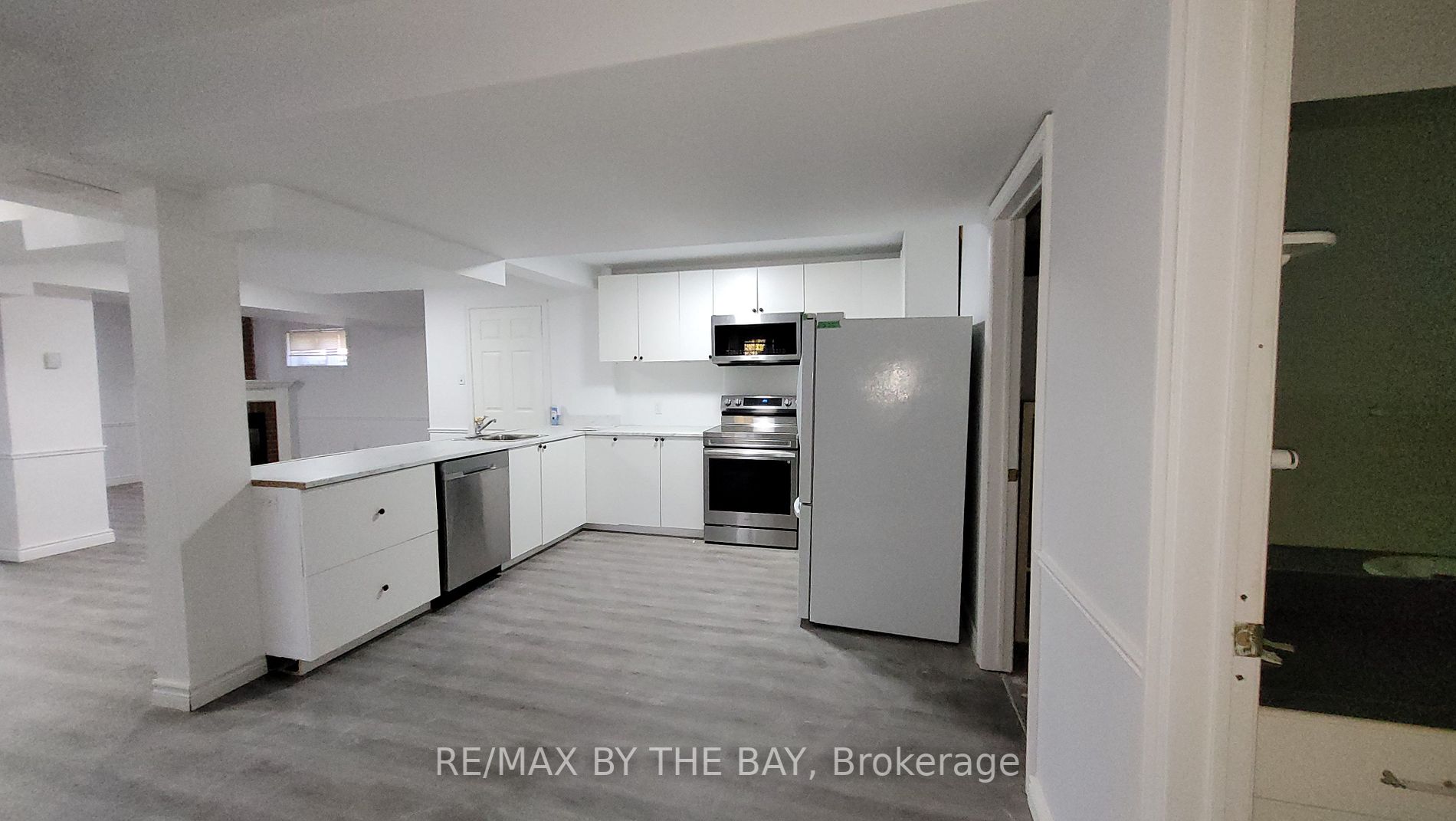 30 Brouwer Cres, #Lower
