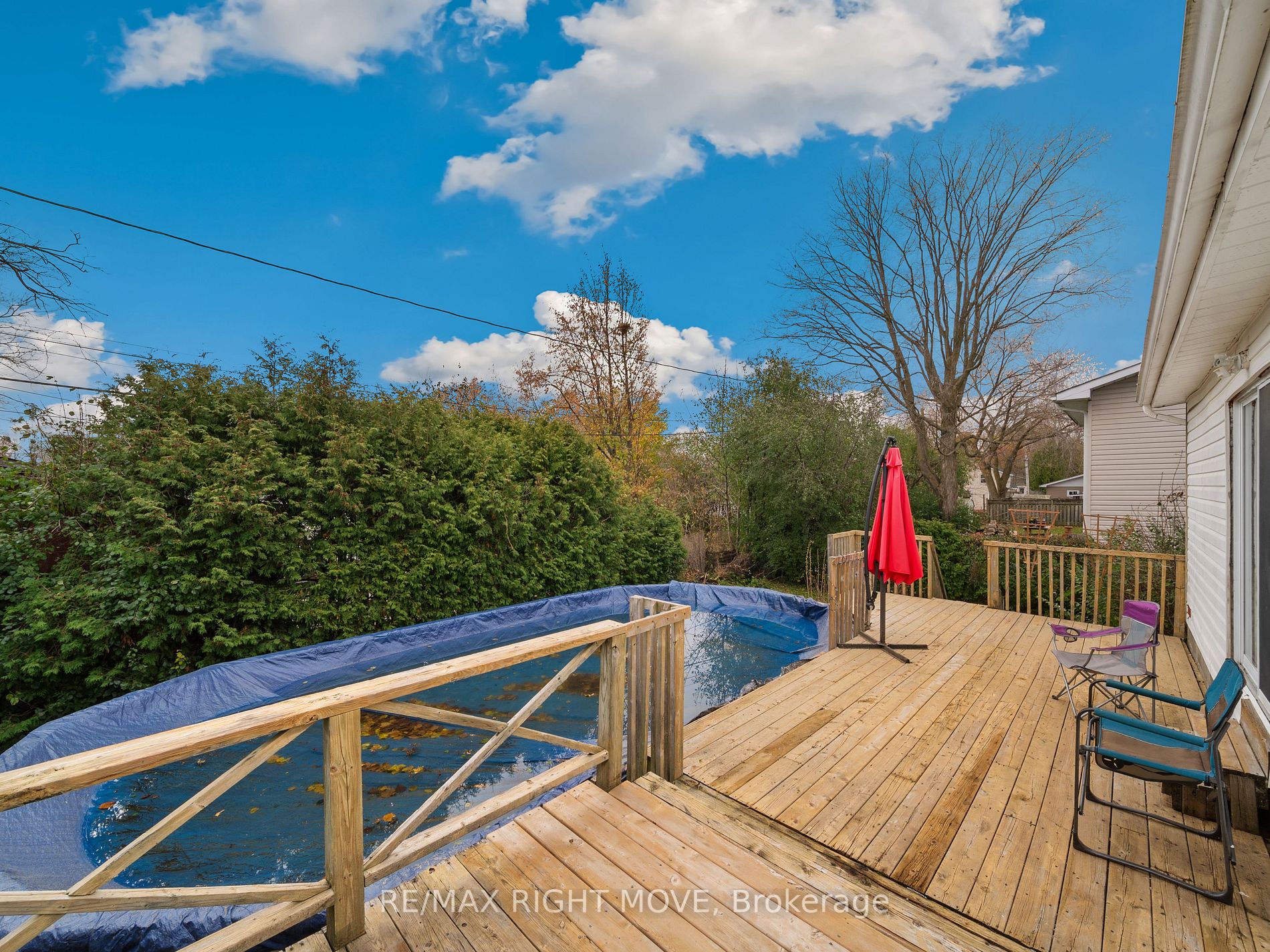 261 James St E