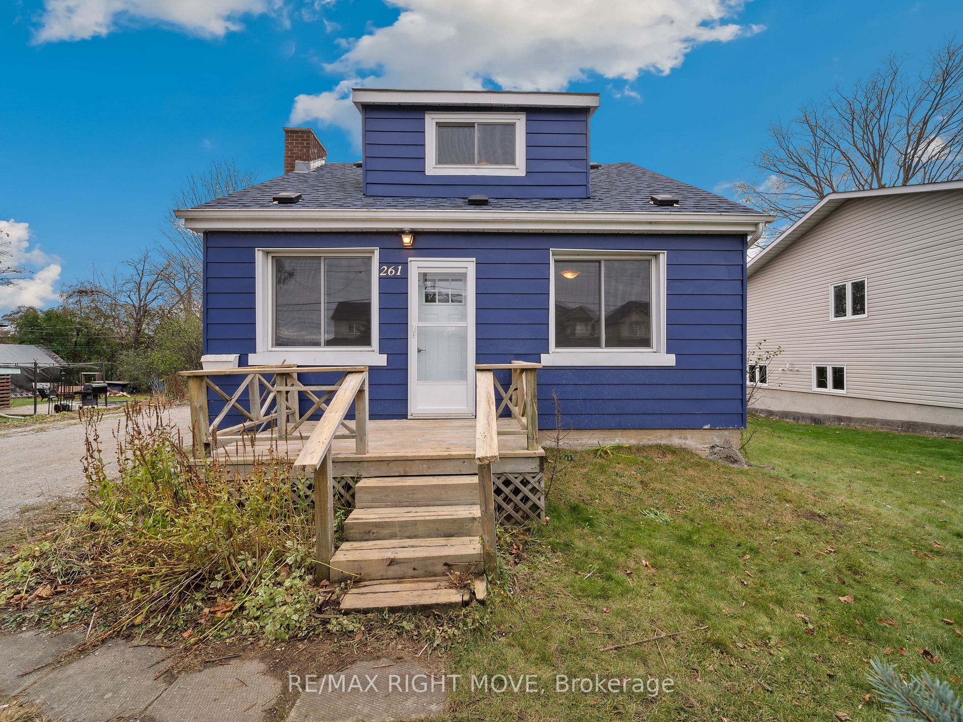 261 James St E