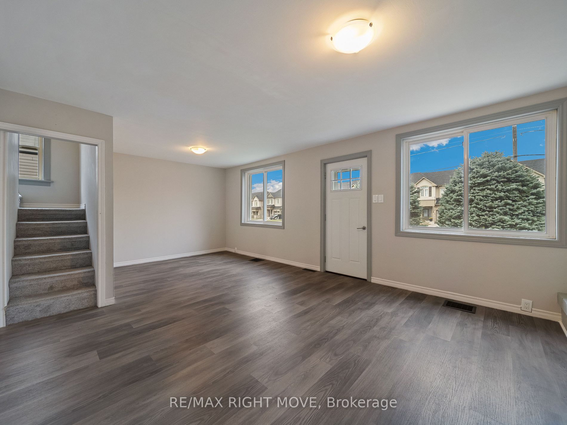 261 James St E