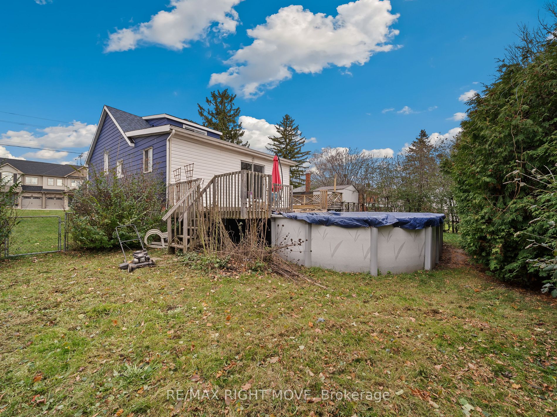 261 James St E