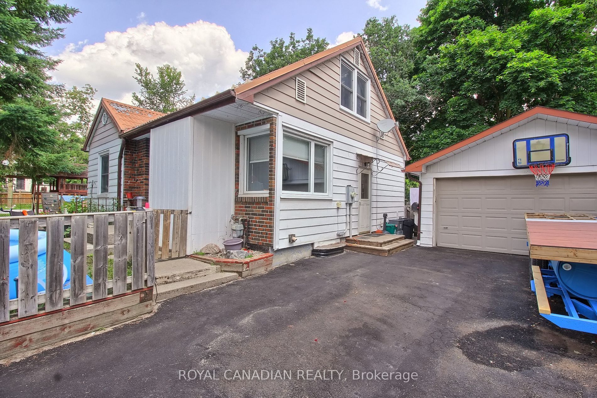 157 Duckworth St