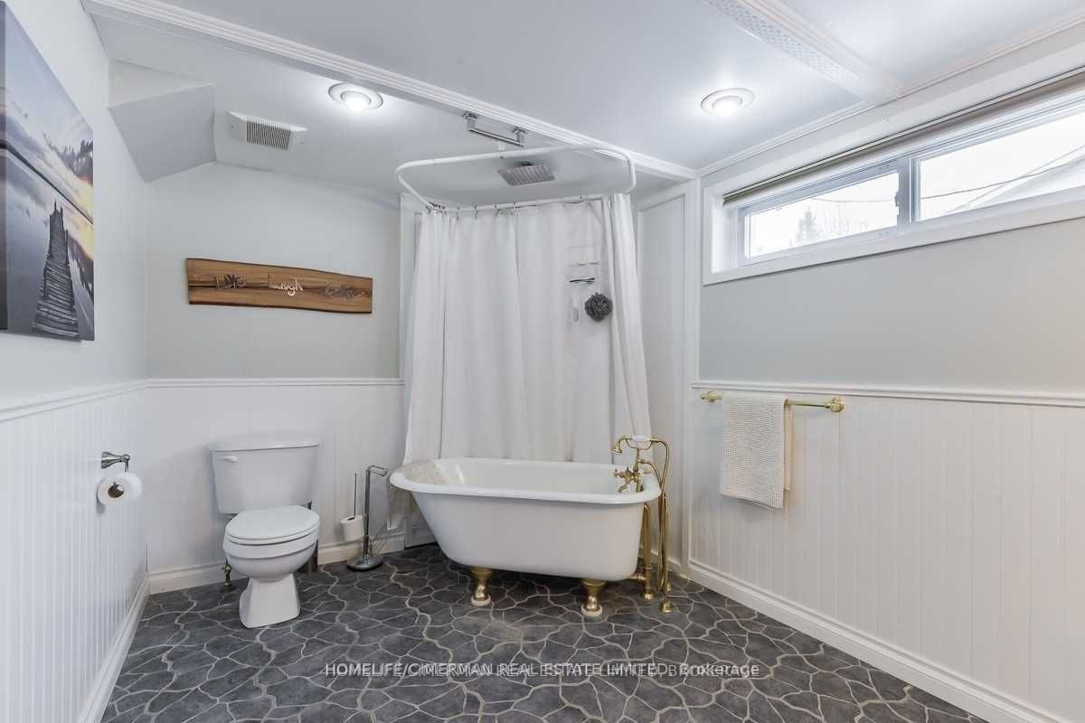12 Creswick Crt, #Lower