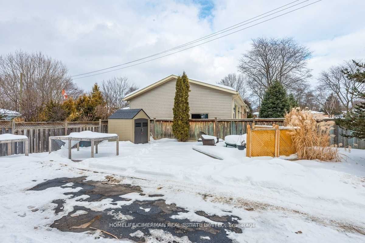 12 Creswick Crt, #Lower
