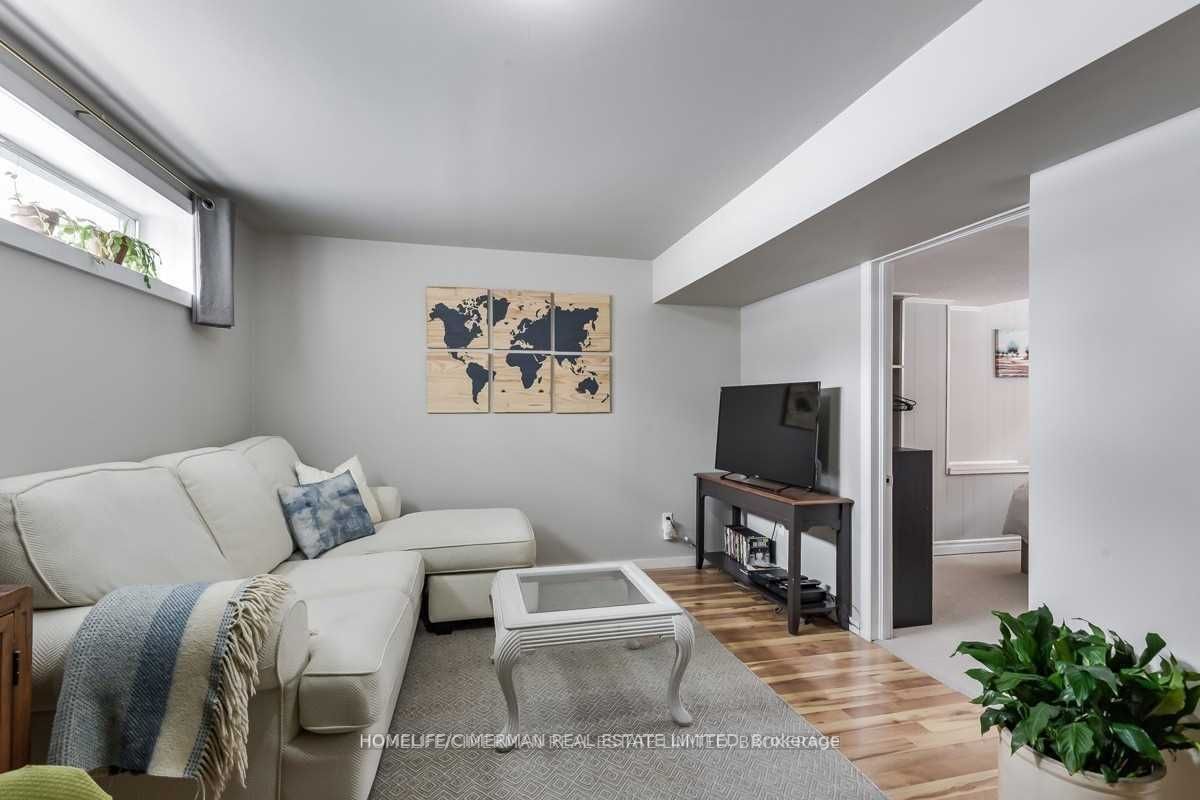 12 Creswick Crt, #Lower