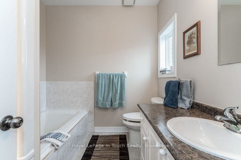 459 Shewfelt Cres