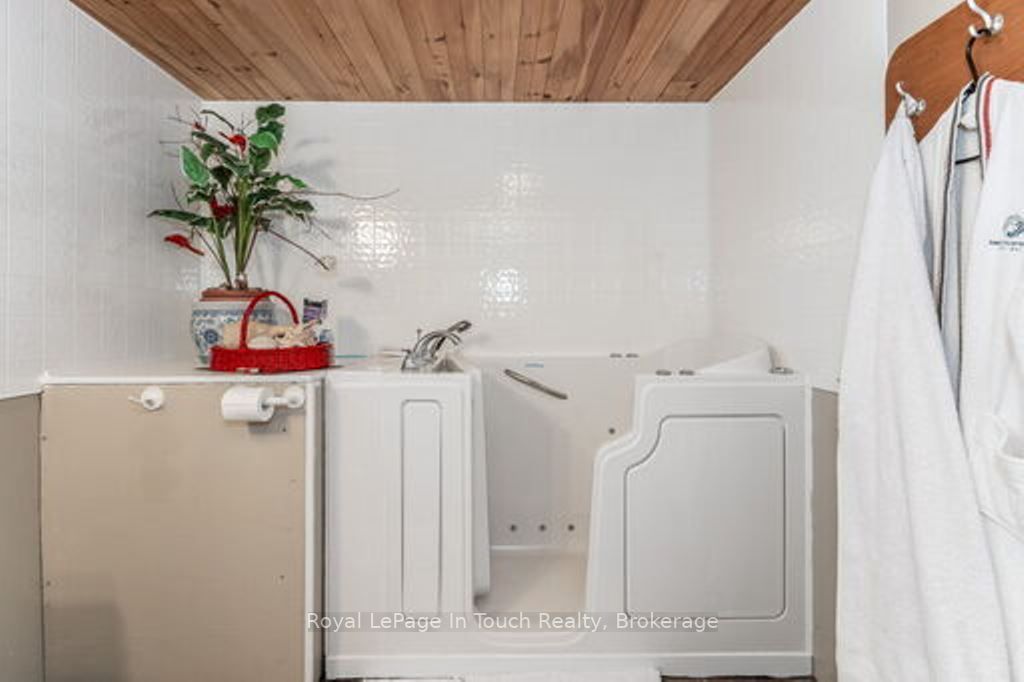 459 Shewfelt Cres