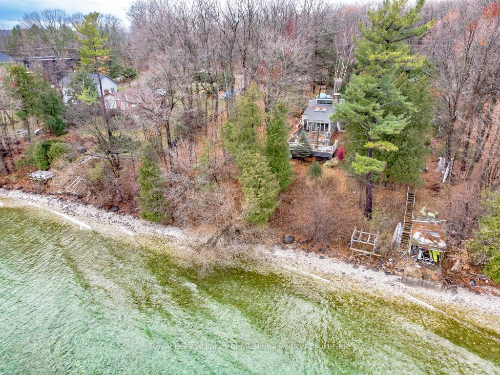 1069 Woodland Dr