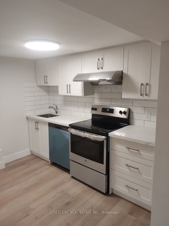 261 Barrie Rd, #Lower