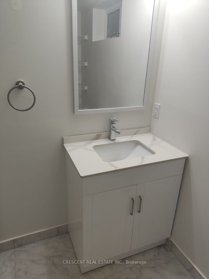 261 Barrie Rd, #Lower