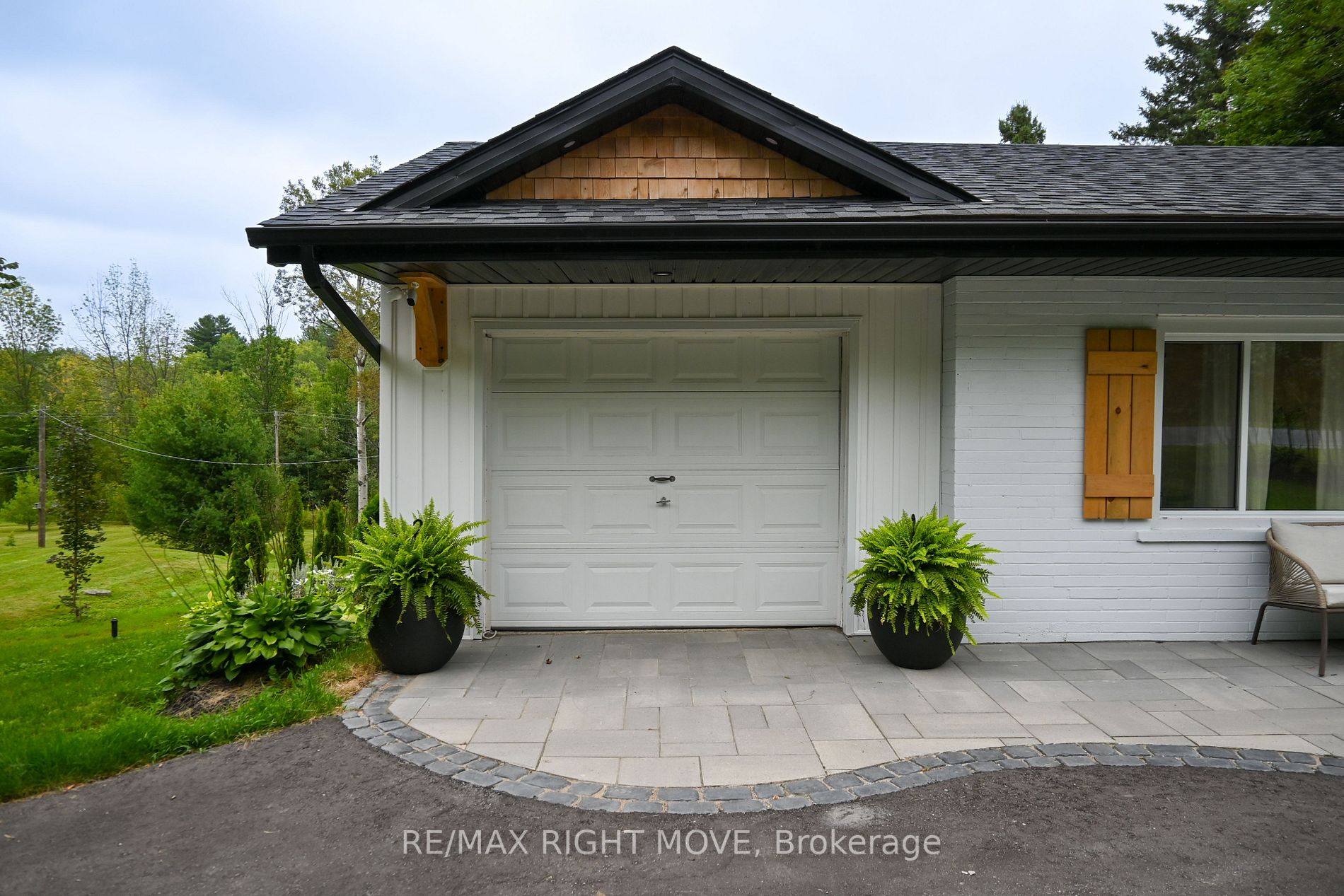 4287 Huronia Rd