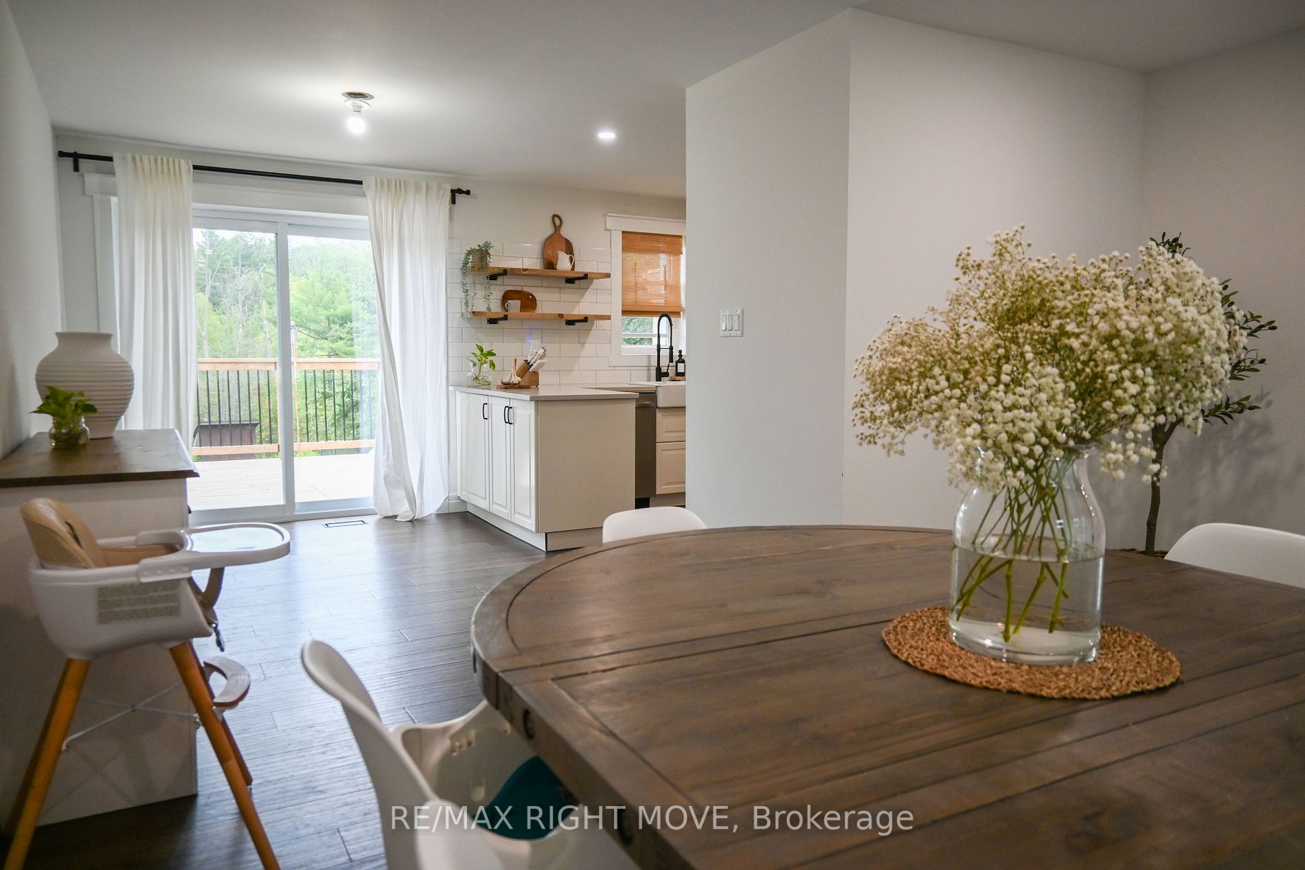 4287 Huronia Rd