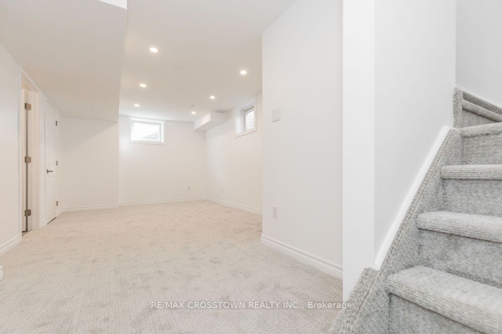29 Raymond Cres