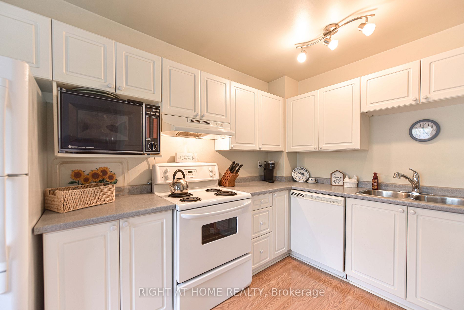 441 Barrie Rd, #32