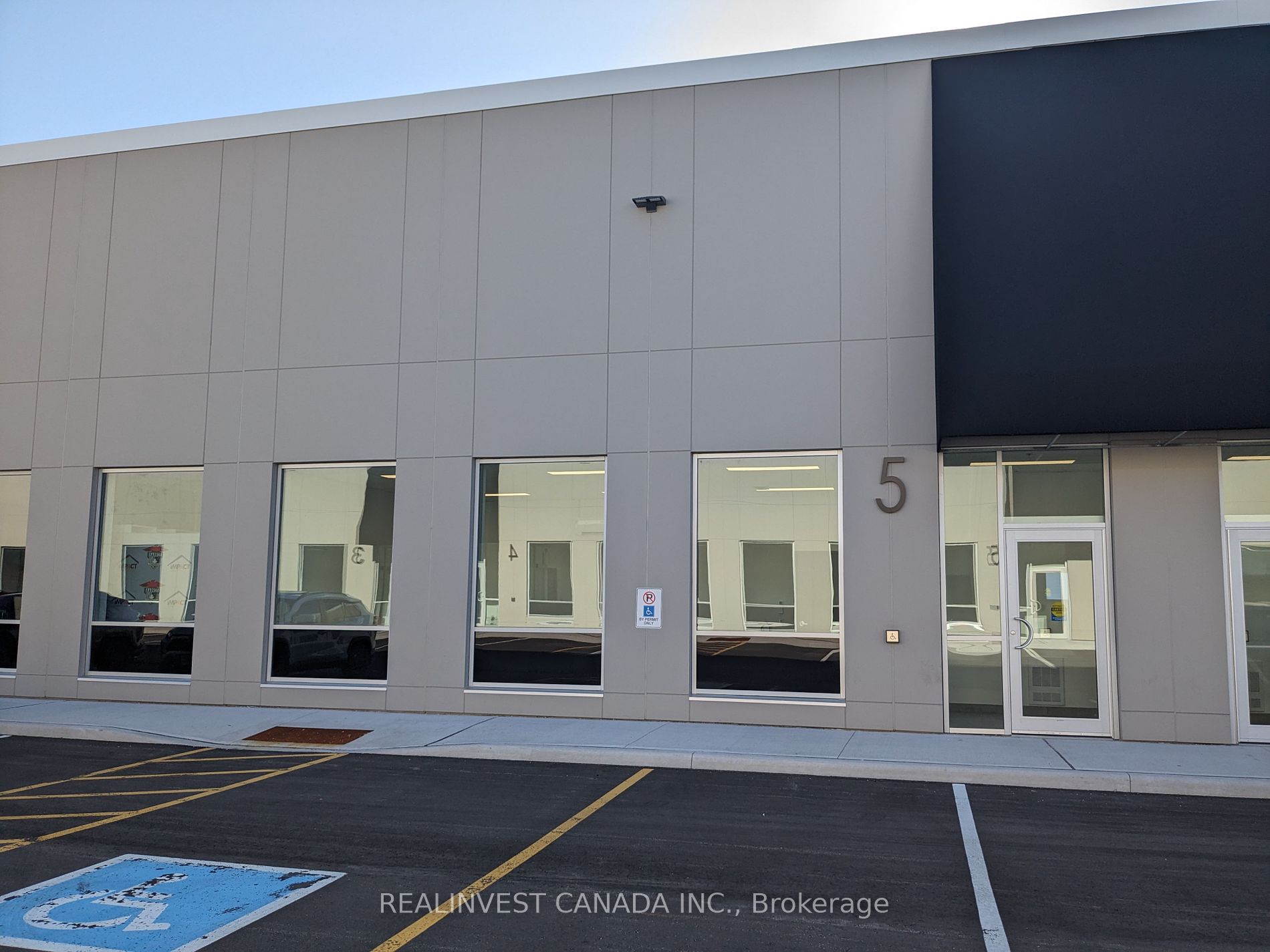 241 King St, #5