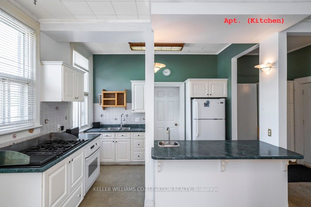 1 Simcoe St