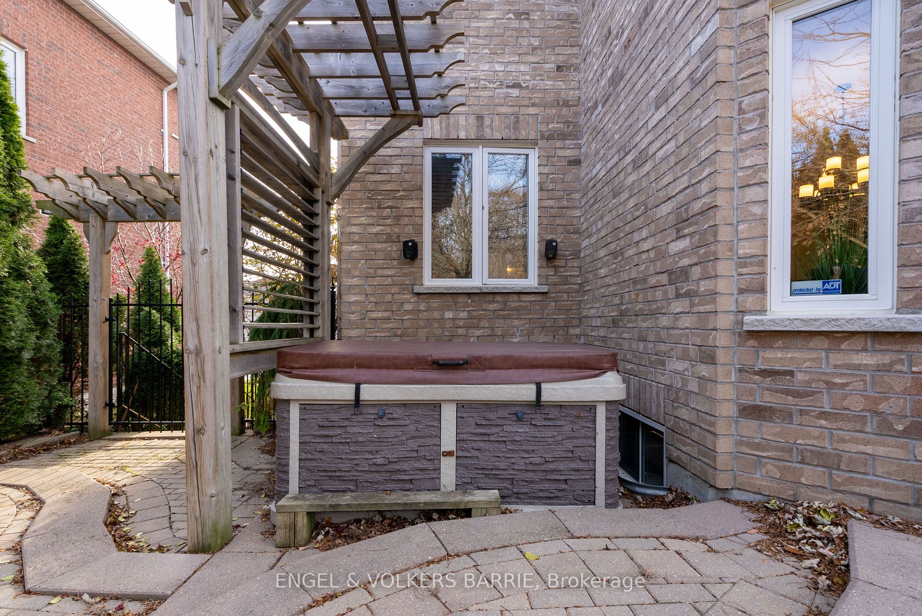 14 Pinecliff Cres