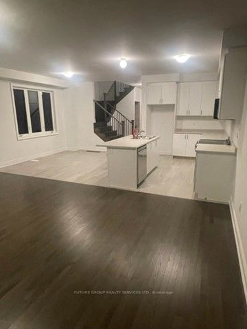 40 Autumn Dr W